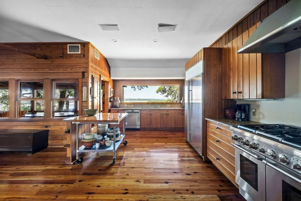 Historic 5BR | Lakefront Cabins with Dock | Fire Pit