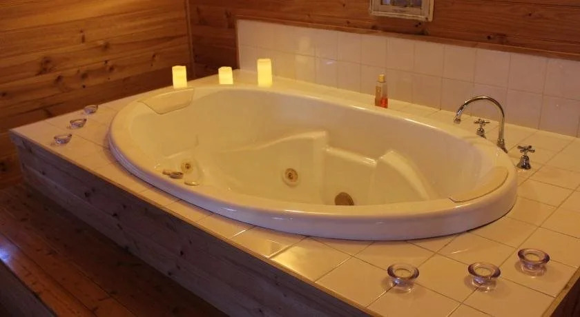 Elinike Guest Cottages