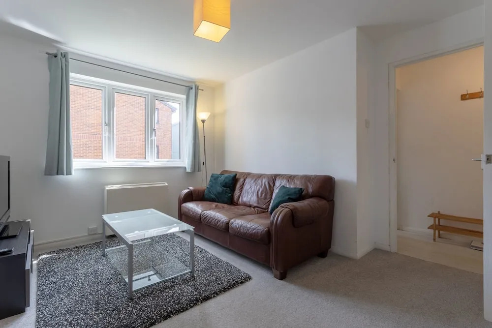 1 Bedroom Apartment Near Surrey Quays