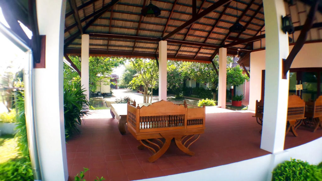Khum Nakhon Hotel