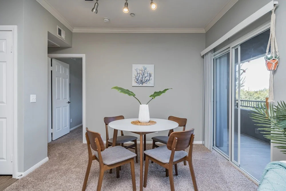 The Luxe Suites of Oceanside with Pool & Gym