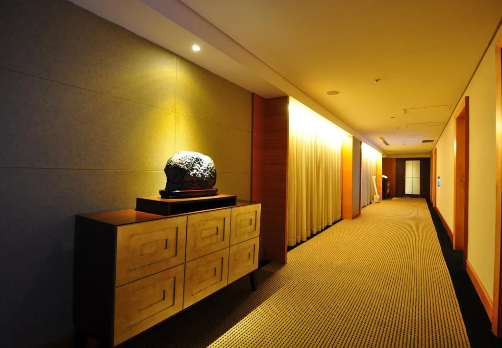 Forward Hotel