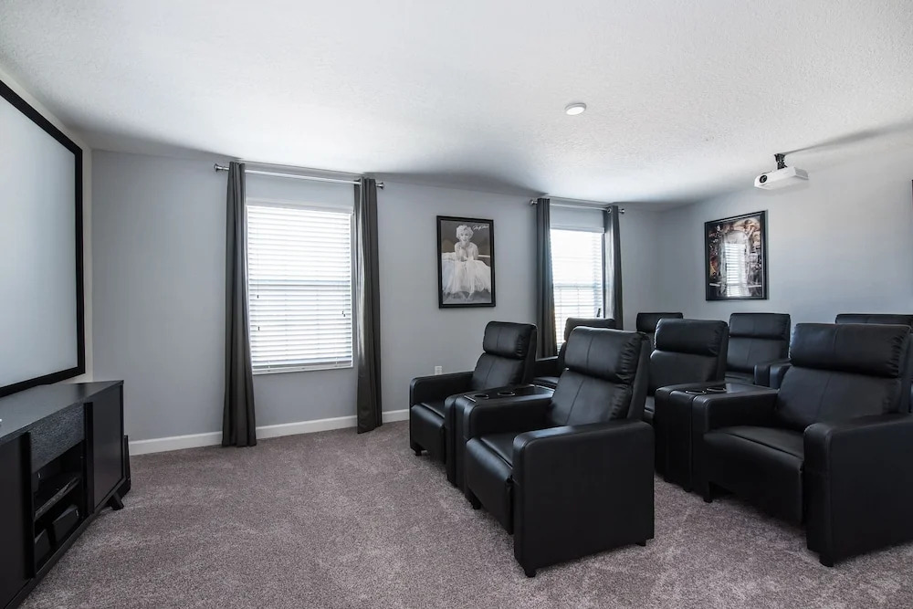 8 Bdrm 5 Bath Villa