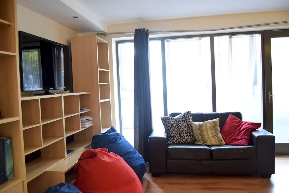 Modern 2 Bedroom Apartment
