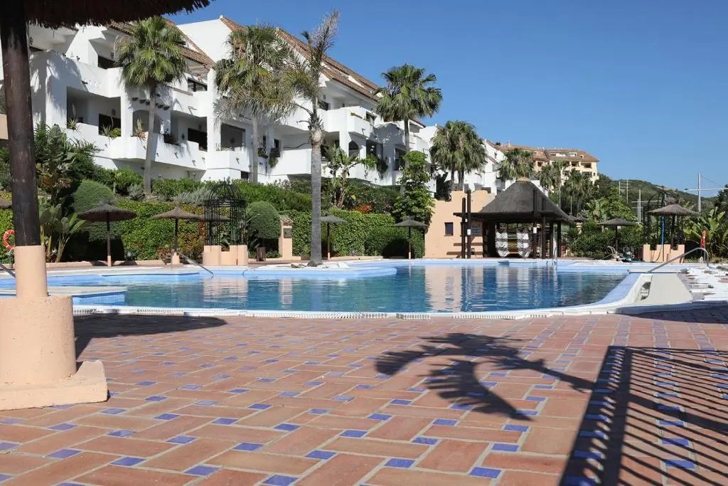 Duquesa Village Apartment - 2 Bed/2 Bath apartment with panoramic sea views