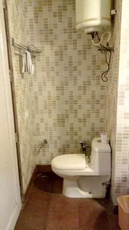 2BHK Comfortable Furnished Serviced Apartments in Hauz Khas - Woodpecker Apartments