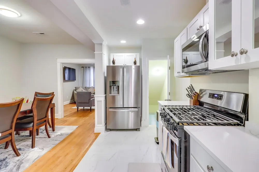 2 Mi to National Mall: DC Townhome