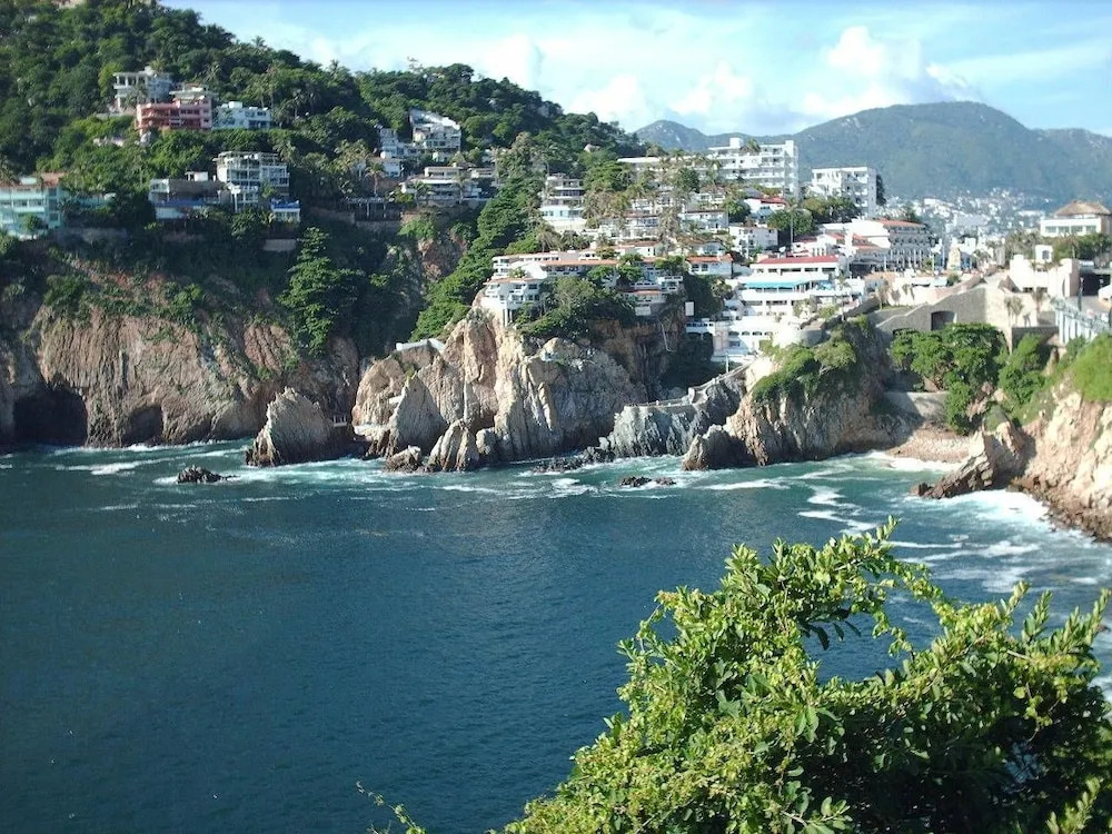 4BR APT IN Paseo DE LA Playa 35, Acapulco Diamante