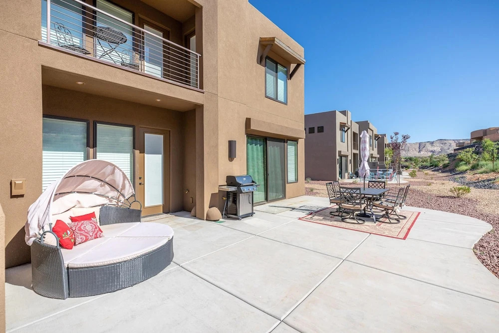 Red Rock & Turned Wood Escape