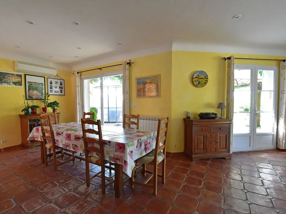 Stunning Villa Near Regusse With Private Swimming Pool