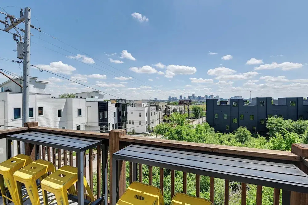 Skyline Views: Nashville Townhome 3 Mi to Broadway