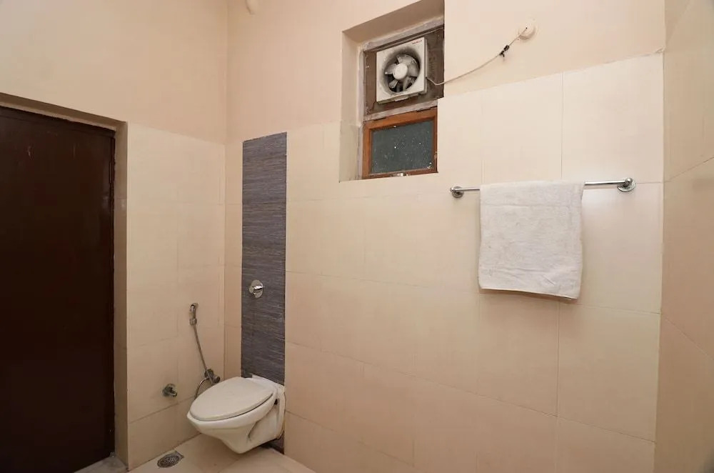 Oyo 19979 Hotel Rajshri