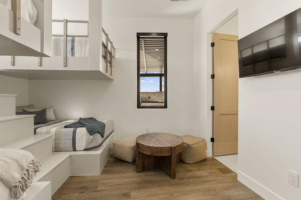 Pearl Beach A+b 6 Bedroom Home