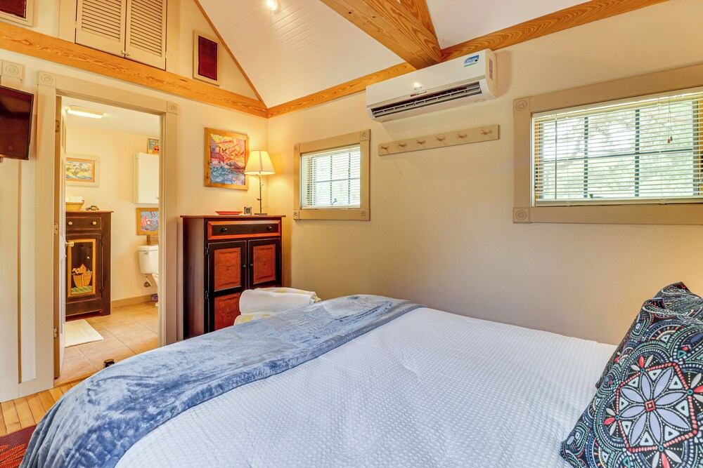 Hot Tub Haven: Creekside Cabin in Frisco!