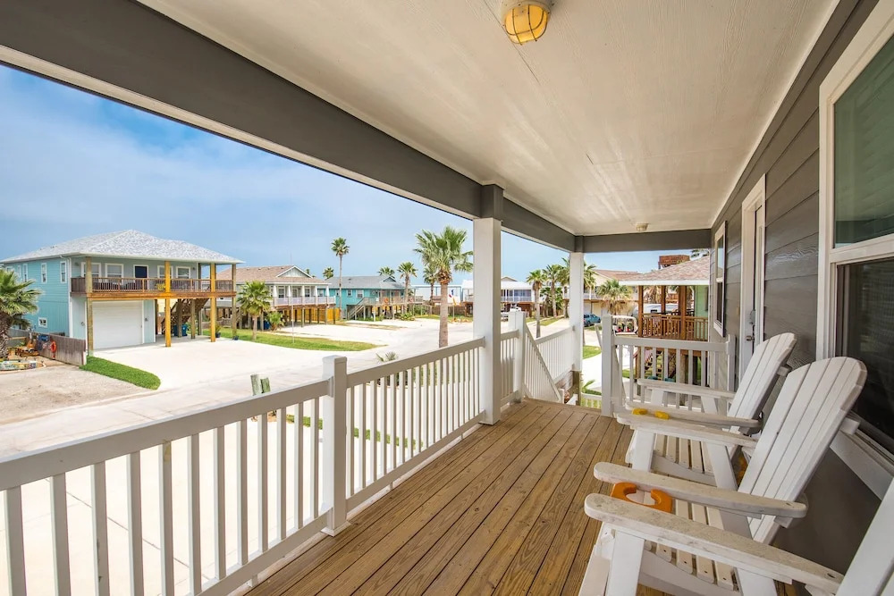 Latitude Adjustment - Private Pool/elevator!