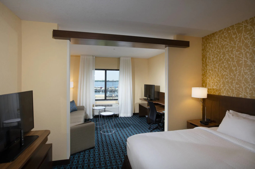 Lakes Inn