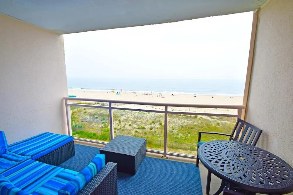 Towers 402 2 Bedroom Condo by RedAwning
