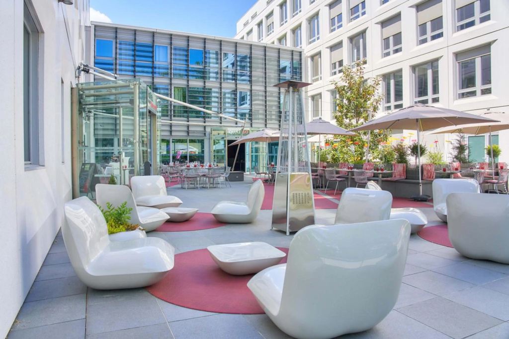 Отель Spark by Hilton Lyon Ouest
