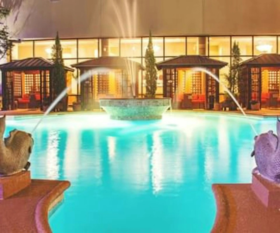MCM Eleganté Hotel & Conference Center