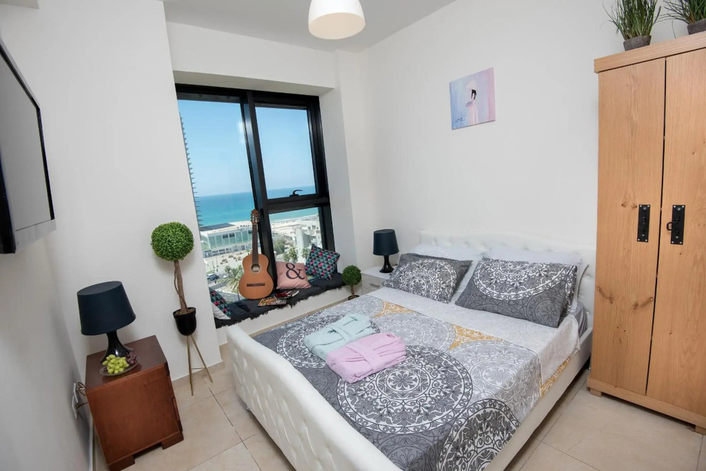 Bat Yam Luxery 4BR Sea View Suite