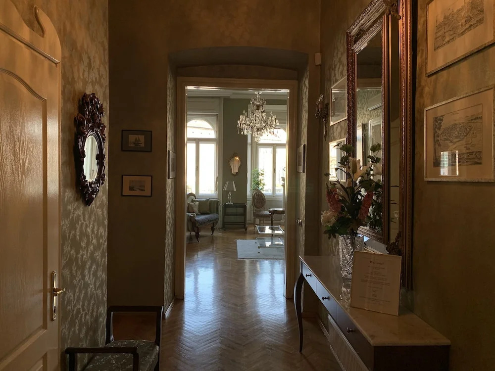 Luxury Apartment by Hi5-Baross Sqr Suite