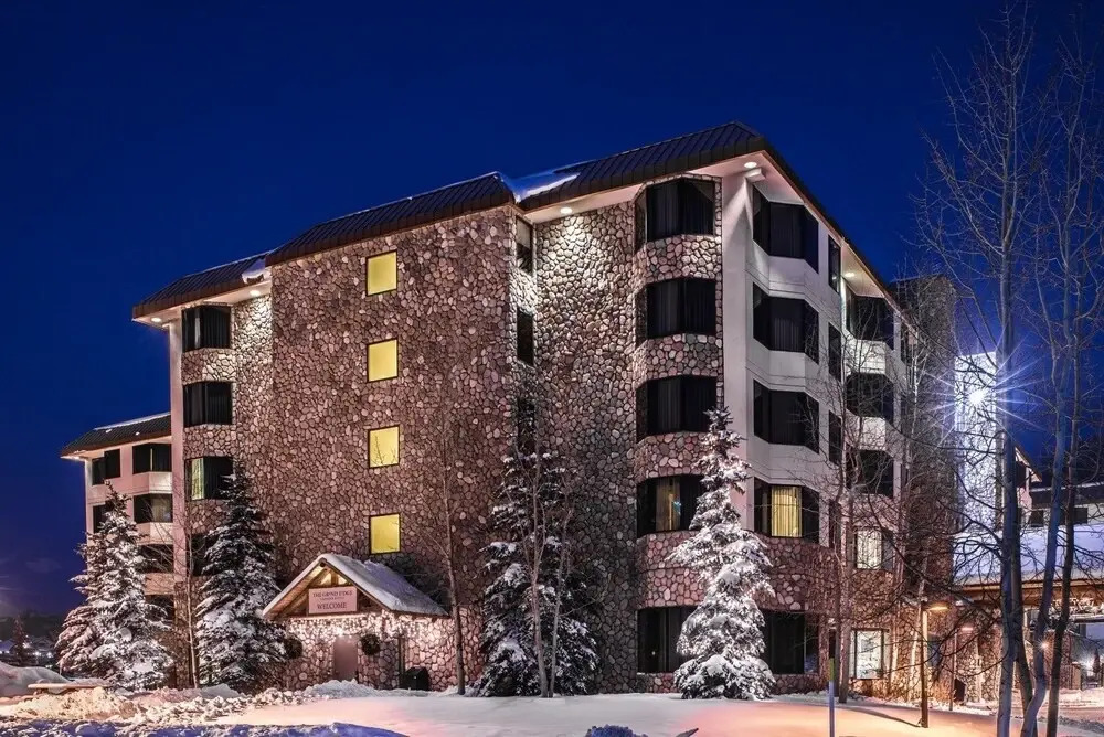 Studio With 2 Kings In Base Area 1 Bedroom Condo - No Cleaning Fee! by Redawning