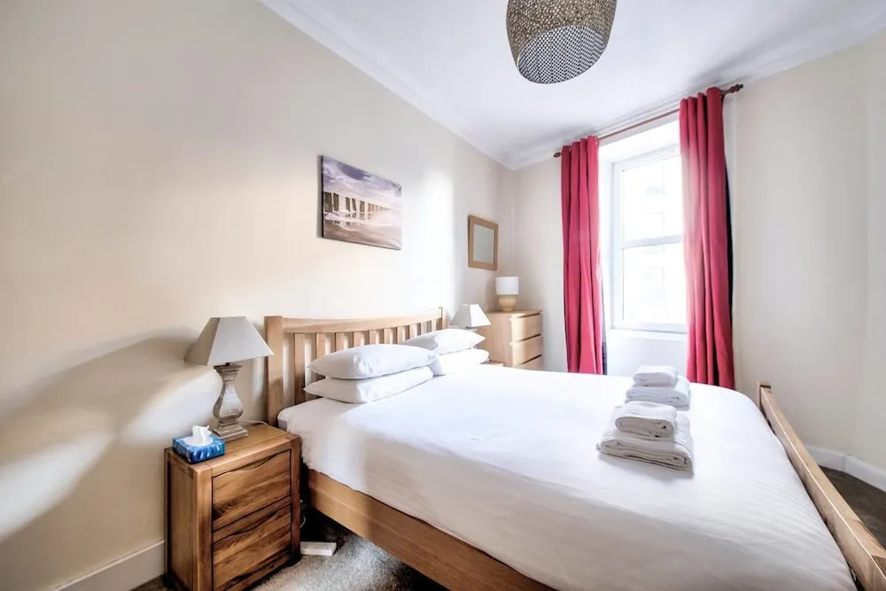 Bright And Airy City Centre Apartment