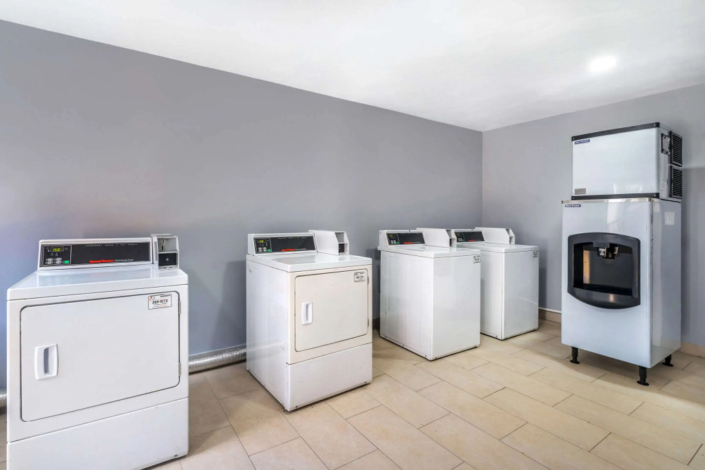 Econo Lodge Inn & Suites Virginia Beach - Norfolk