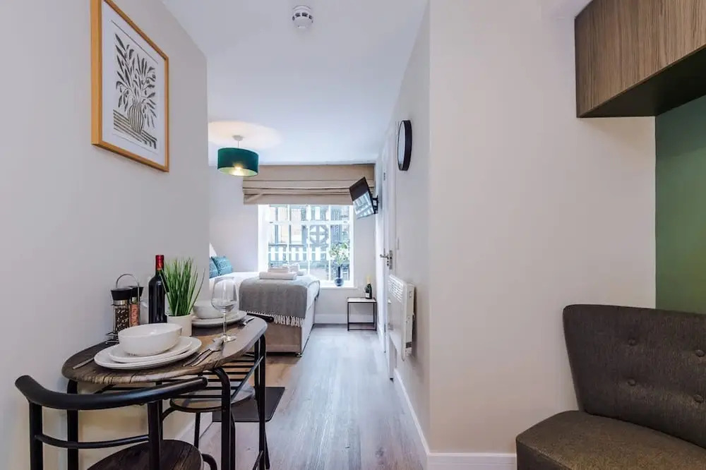 NEW Stunning Studio in the City-centre Sleeps 2