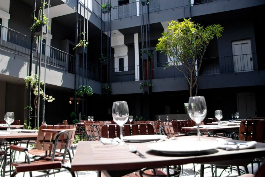 Flor de Mayo Hotel & Restaurant