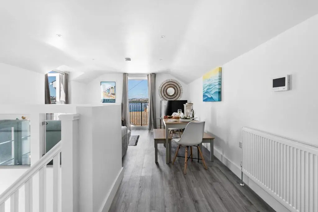 Sea Breeze, Luxury Views Seafront Stylish Home