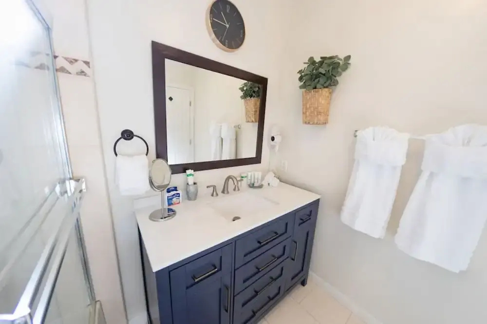 Fully Renovated 2BR Home With HOT TUB Private Fenced Yard Patio Near Noho Arts District p42