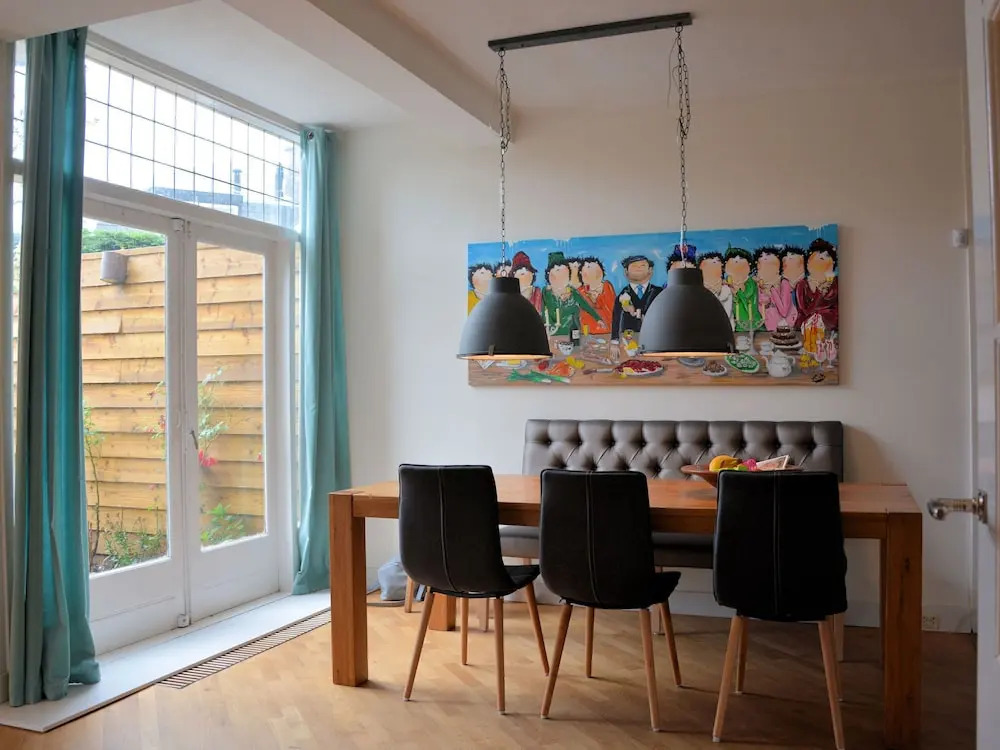 Picturesque Family House in Nice Area, Ideally Located Between Town And Beach