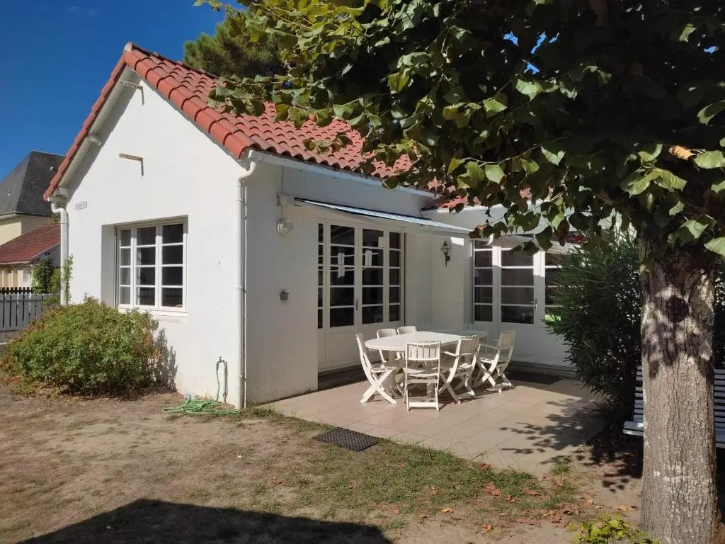 Maison Charmante Près Plage et Forêt, 5 Ch., Jardin, Parking, Quartier Calme - FR-1-652-2