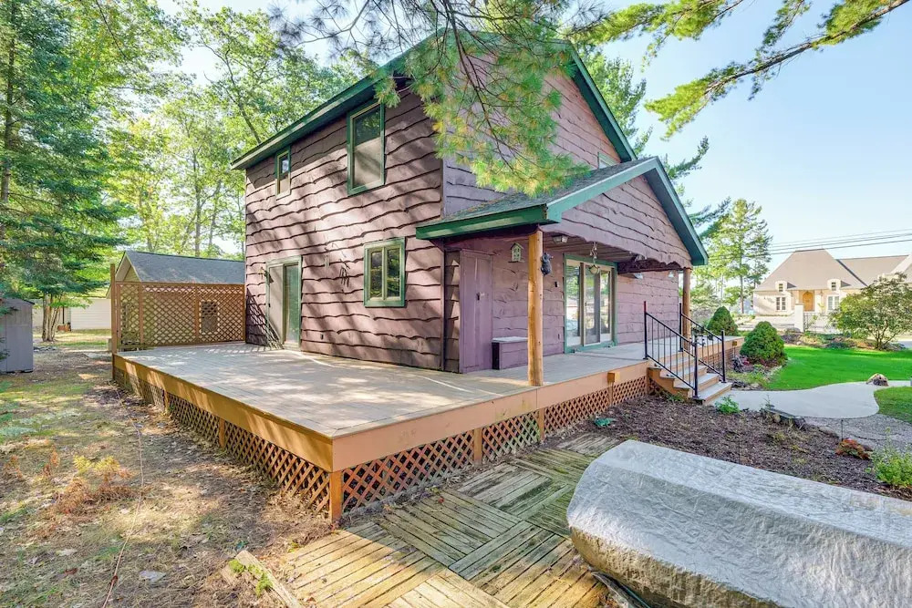 Near Beach Access: Torch Lake Cabin Retreat!