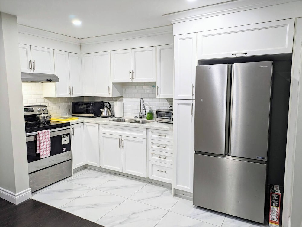 Cozy 2-bedroom House Rental in Brampton's Mount Pleasant