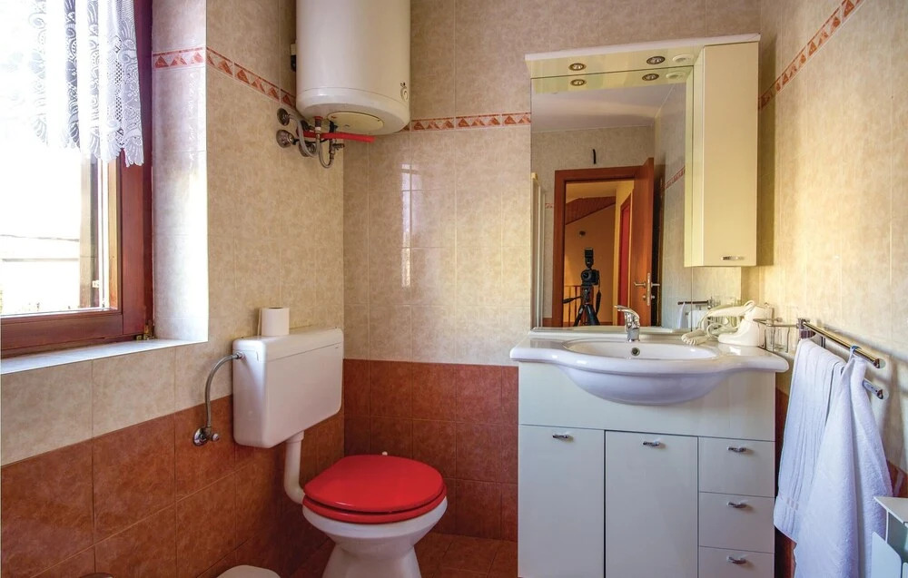 Stunning Home in Cavle With Wifi and 3 Bedrooms