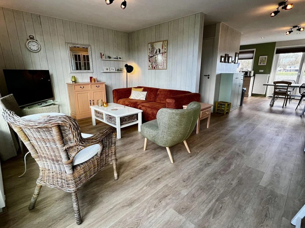 Modern Bungalow Close to Beach With Views