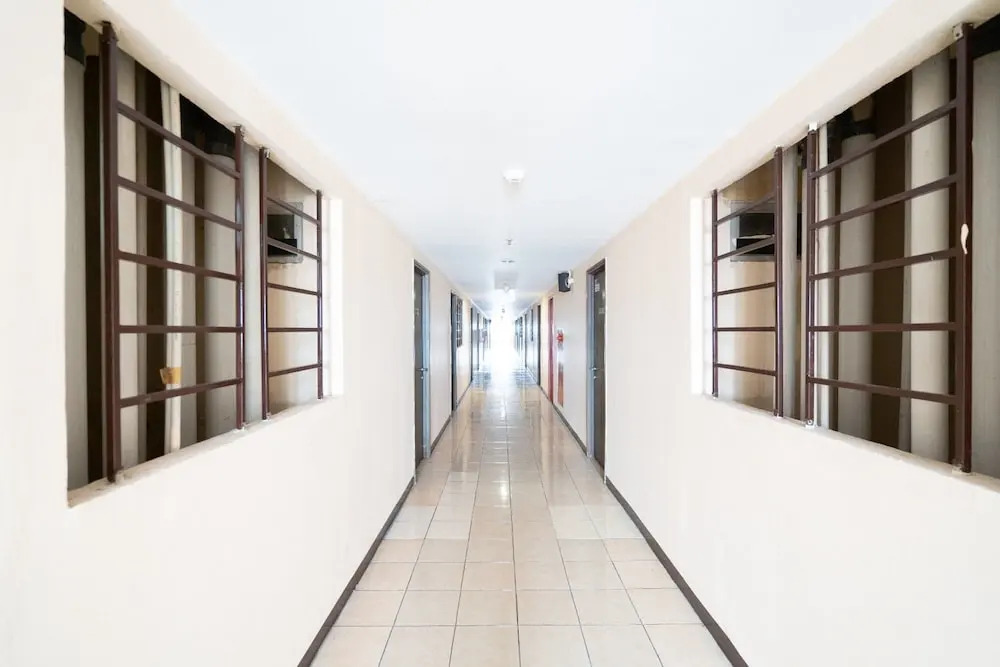 OYO 93734 The Metro Suites Apartment By Retro Rent