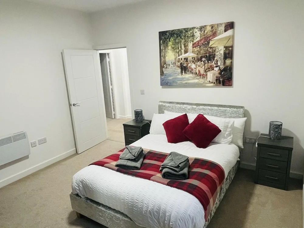 Jungle Themed 2-bed Apartment