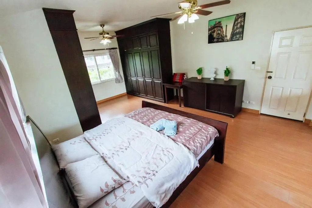 Captivating 3-Bed Villa in Muang Pattaya