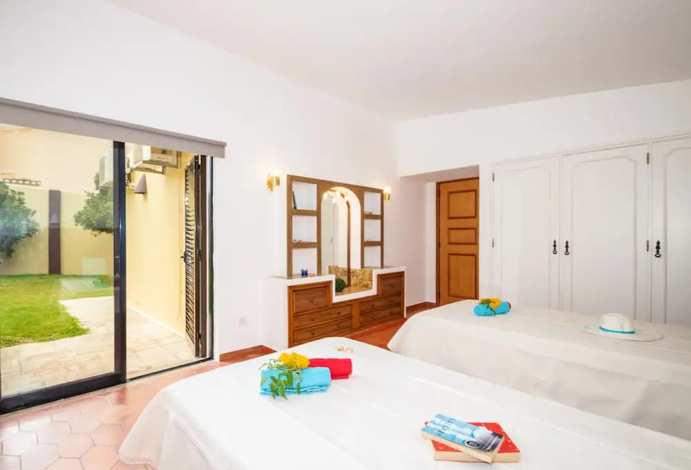 Villa Crisandra - com piscina aquecível, em Albufeira