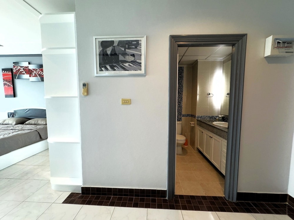 Sea View Studio - Jomtien Beachfront - View Talay 8
