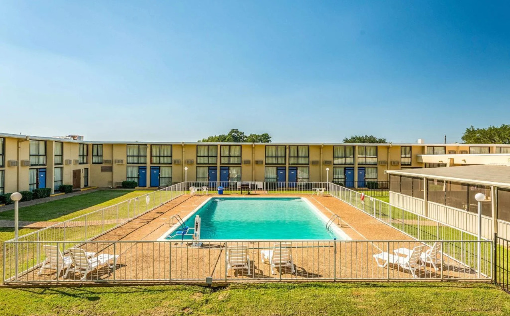 Motel 6-Henderson, TX