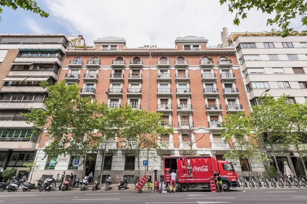 2 Bd Apartment Exclusive Location in Golden Mile Velazquez II