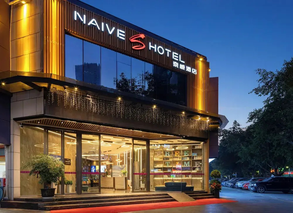 Naive S Hotel