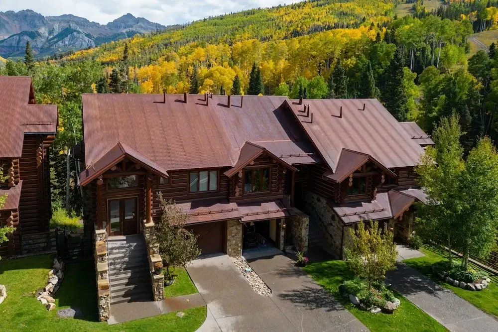 Townhome on the Creek 135 by Avantstay Ski In/ Ski Out Home w/ Hot Tub