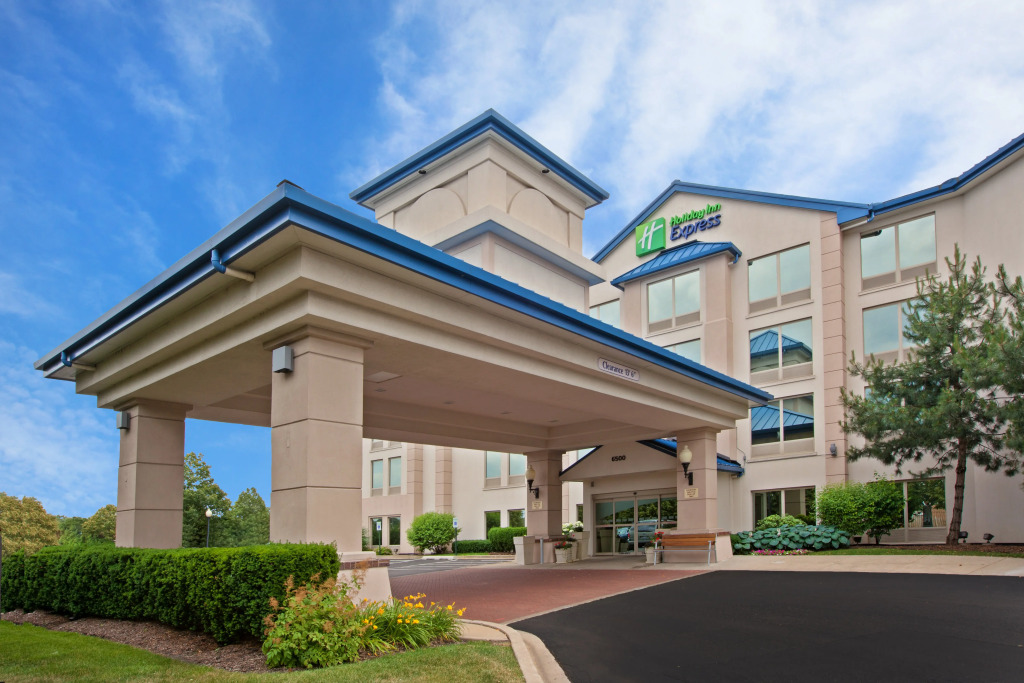 Holiday Inn Express & Suites Chicago-Midway Airport by IHG