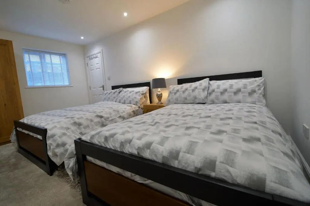 Deluxe Town Center Apartment