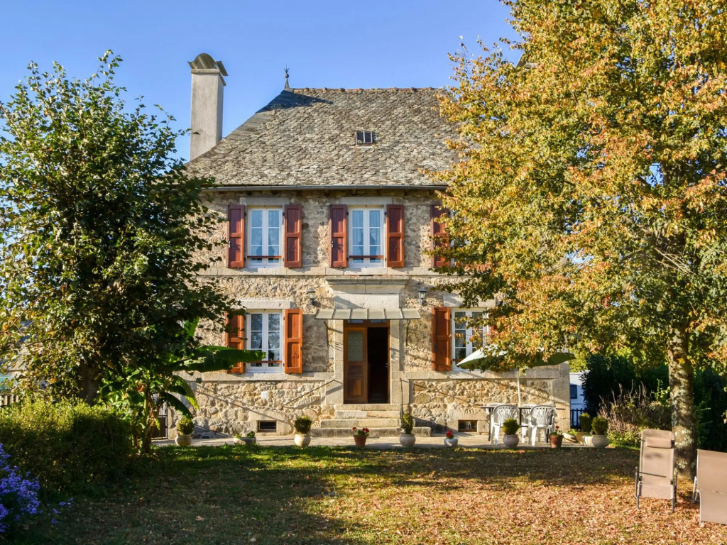 Rural Holiday Home In Sénezergues With Garden